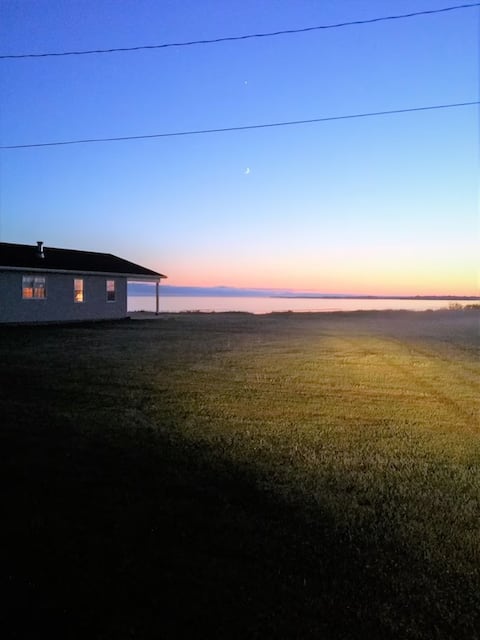 Hampton Beach House 
Oceanfront sunsets!
