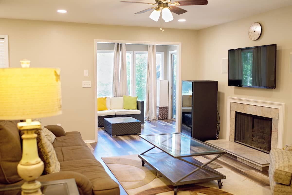 Luxury 2-bedroom Atlanta condo living area near MARTA