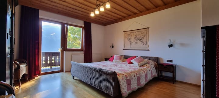 Slaapkamer 4 met en suite badkamer