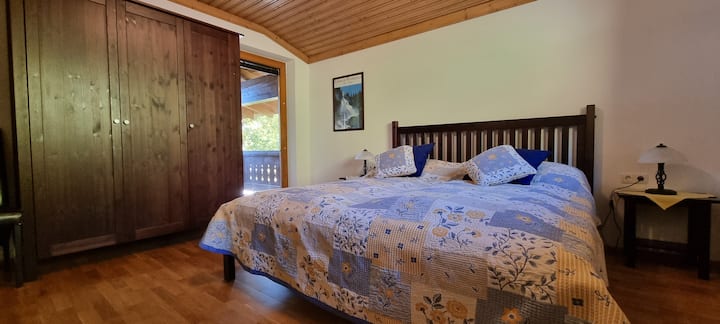 Slaapkamer 5 met en suite badkamer