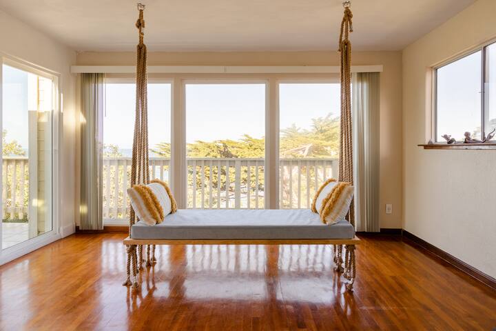 Oceanview Beach Retreat – spectacular views gallery image 3