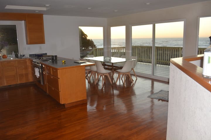 Oceanview Beach Retreat – spectacular views