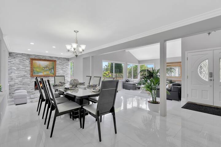 Cozy Villa close disney gallery image 2