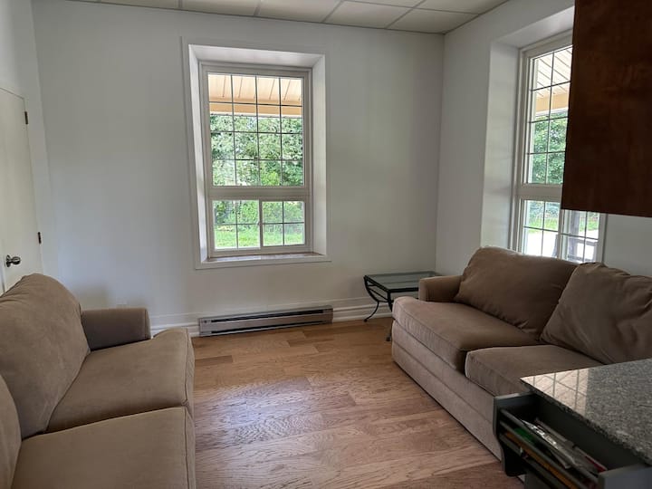 Entire Farmhouse With 10+ Acres - Ontario