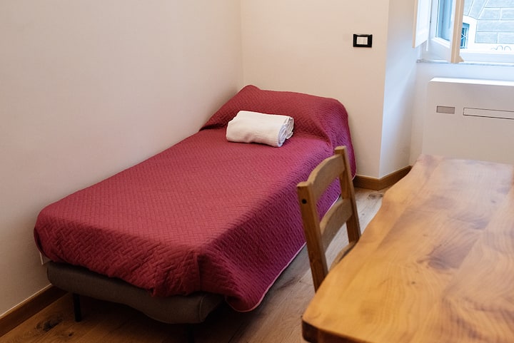 Dodatni krevet: na zahtjev možemo postaviti dodatni krevet za treću osobu. Imajte na umu da je ovaj krevet namješten samo ako ste rezervirali smještaj za tri osobe.