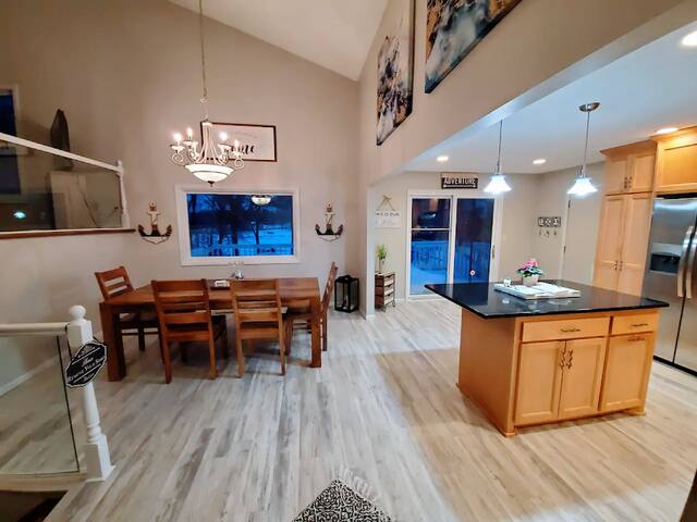 Rustic Retreat on Prior Lake gallery image 2