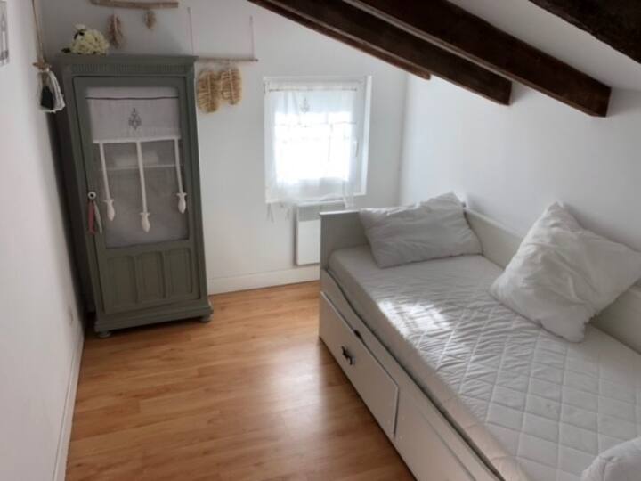 ห้องนอน (เตียงโซฟาแบบเปิดประทุนสำหรับ 2 คน)