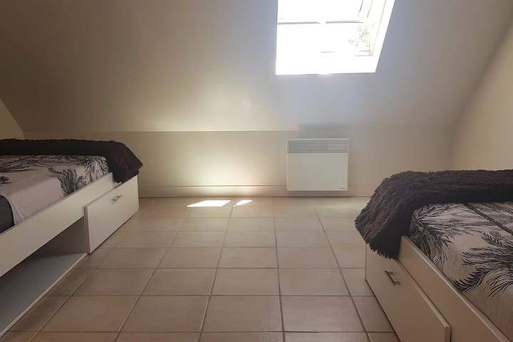 chumba cha kulala 2 
kitanda cha 3 kinapatikana