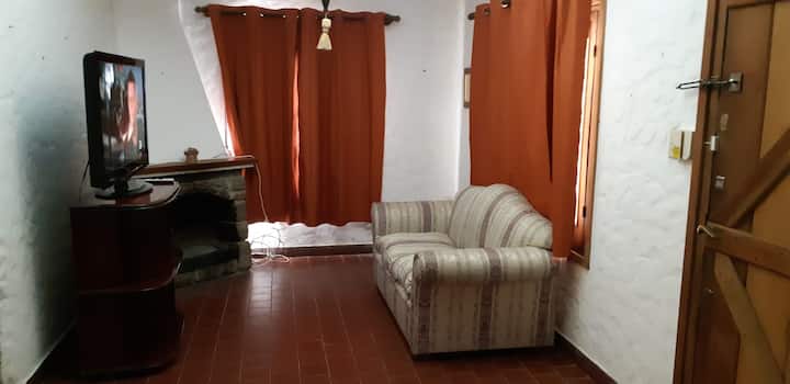 סלון עם Directv, Wi - Fi , כיום יש שם גם מיטת מלח שיש בה שתי מיטות 1 - מושבים נוספות 