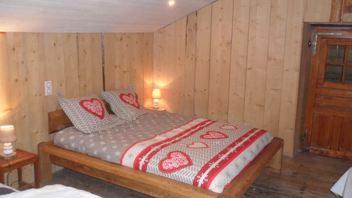 Ოთახი 2 ზემოთ 160 სმ საწოლით