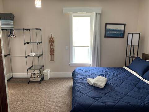 Large Beds, New World Comforts with Historic Charm