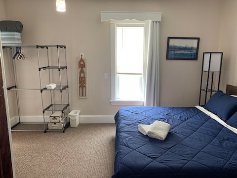 Large Beds, New World Comforts with Historic Charm