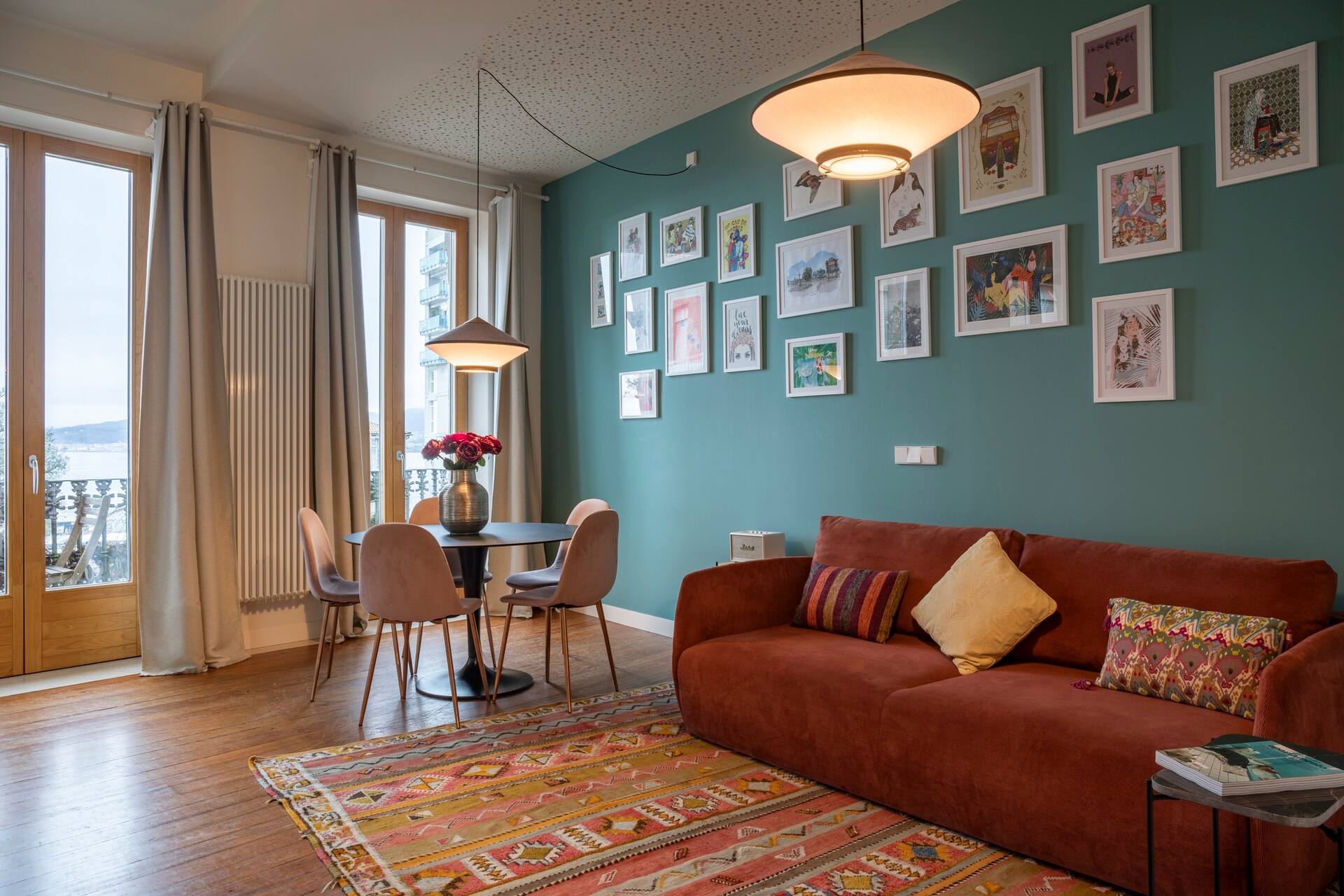 A peaceful and charming refuge, centrally located and with ocean views