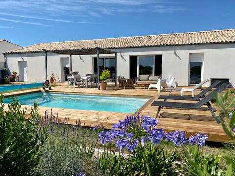Saint Savinien , cozy villa with pool