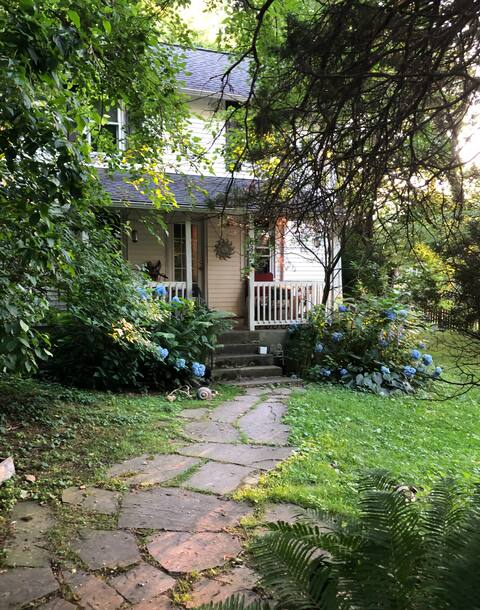 Convenient Cottage with Secluded Feel