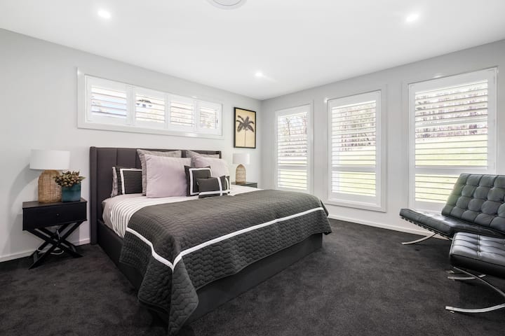 Main bedroom with ensuite and walk in robe.