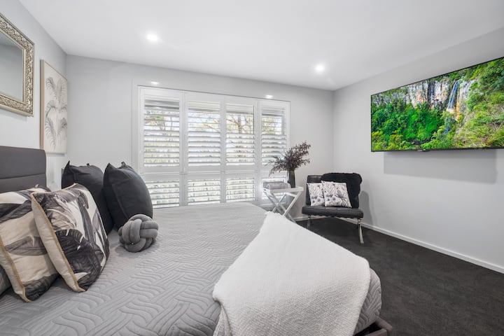 King size bedroom with smart tv.  Beautiful view of the bush.  Perfect for chilling out.