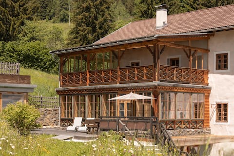 Romantic Hideaway – Veranda, Bergblick & Sauna