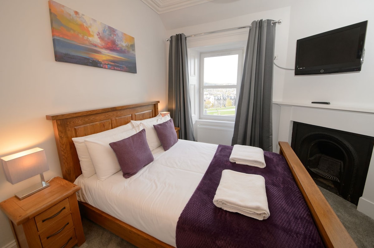 3 חדרי שינה עם מיטה זוגית