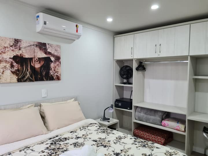 带空调的套房。