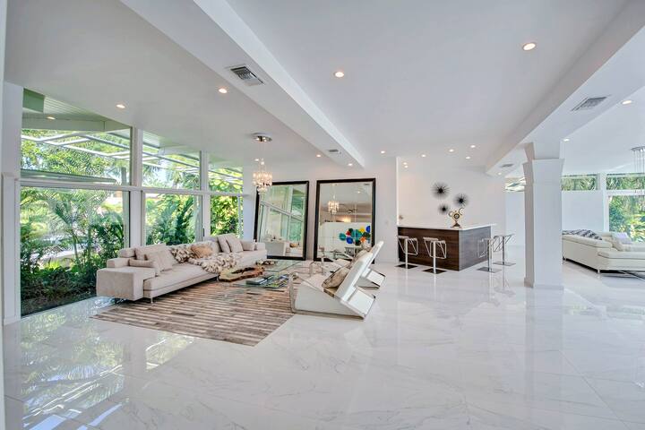 Exclusive Waterfront Tropical House ~ Pool ~ gallery image 2