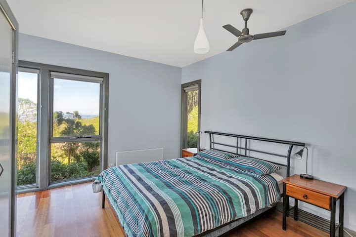 Shearwater Room - Level 1. Amazing Ocean views