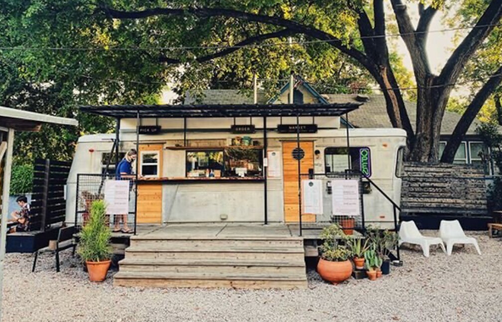 Moonshine Cottage | Free Bikes | East Austin Stay