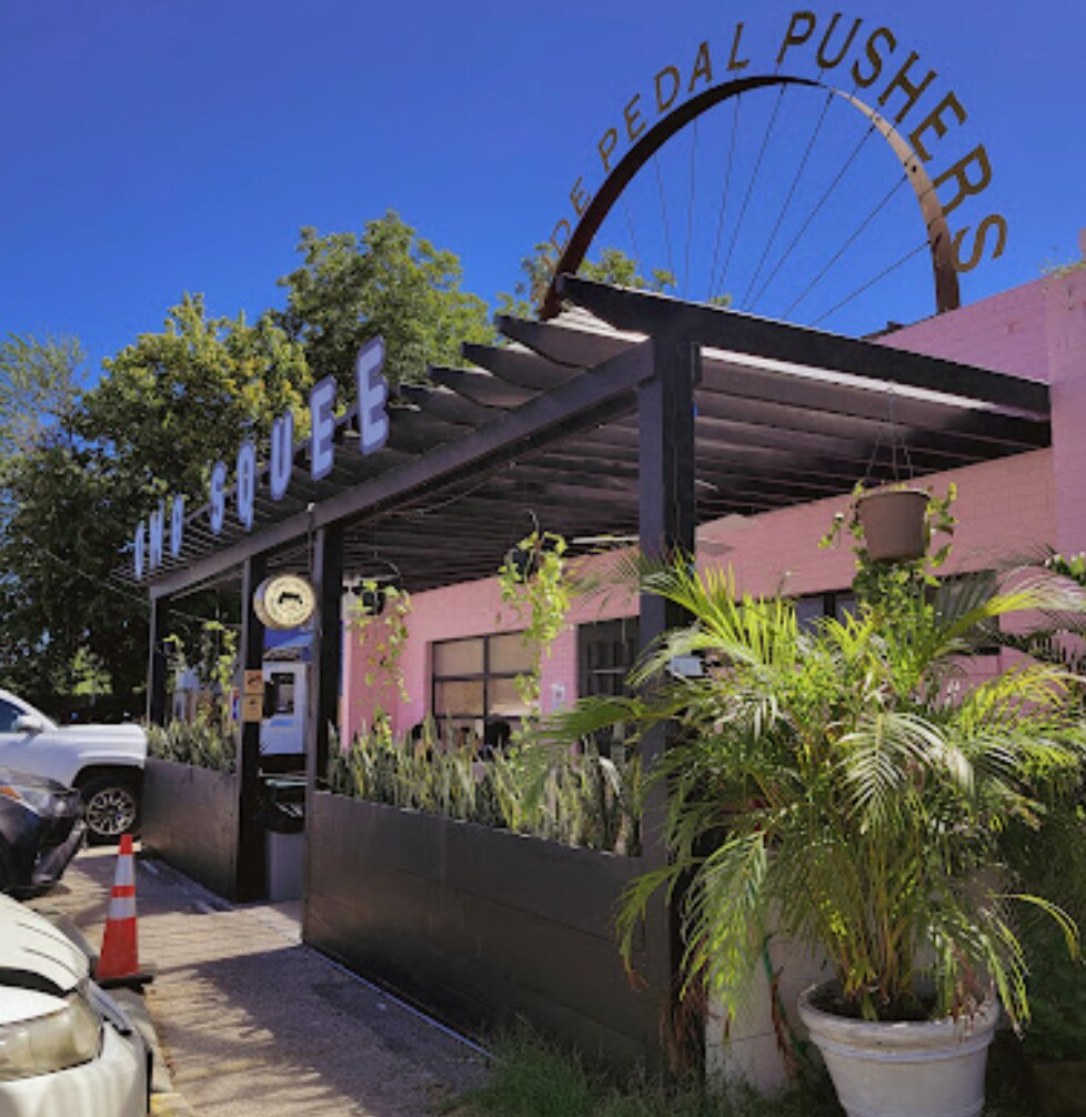 Moonshine Cottage | Free Bikes | East Austin Stay