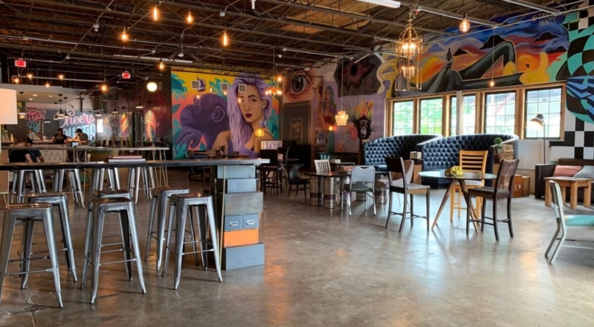 Moonshine Cottage | Free Bikes | East Austin Stay