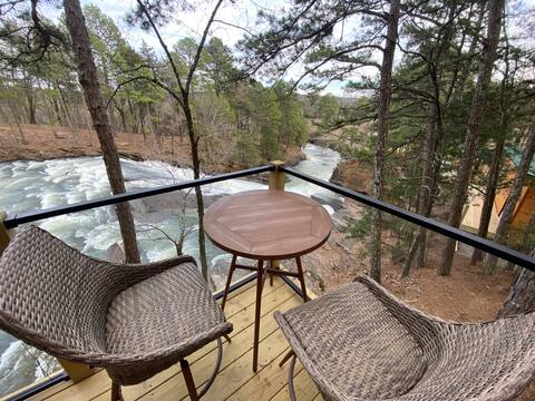 Incredible Waterfall Cabin 1 at Horsehead Lake