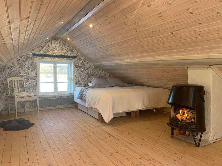 Ghorofa ya pili na chumba kikuu cha kulala, mwonekano kutoka kwenye mlango