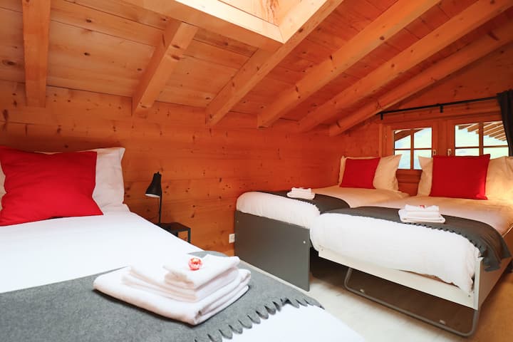 Chambre IV:

3 lits simples