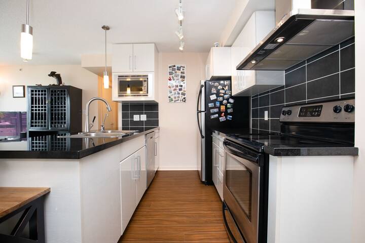 Entire Apartment | Downtown | Parking gallery image 4