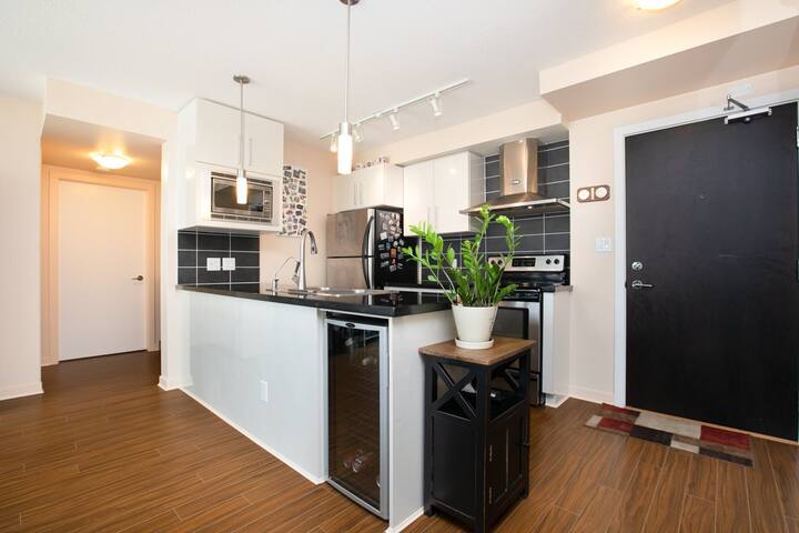 Entire Apartment | Downtown | Parking gallery image 2