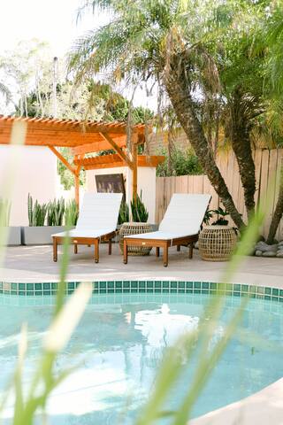 BEACH 5 MINS | Heated Salt Water Pool+Spa+Firepit gallery image 2