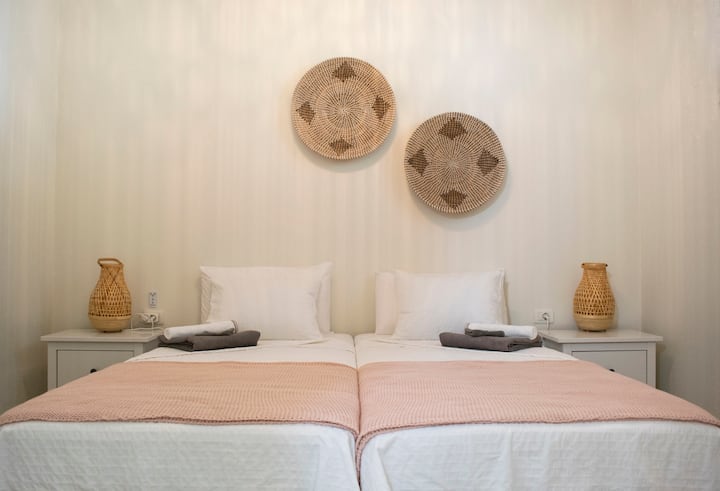 Spavaća soba s bračnim krevetom. Apartman „El Autenticó” Santa Cruz de La Palma.