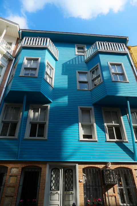 Tilas - 19th Century Wooden Townhouse  in Kadıkoy