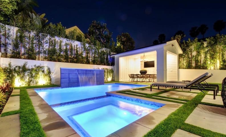 Modern and Quiet 4 Bedroom Home. West Hollywood gallery image 4