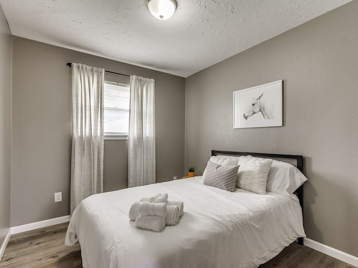 Спална соба 1: полн кревет