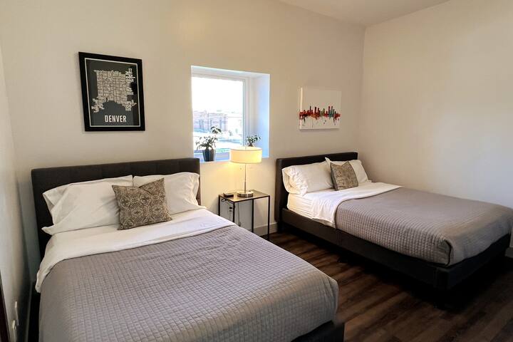 Recently Renovated 4 Bedroom Loft with Balcony gallery image 4