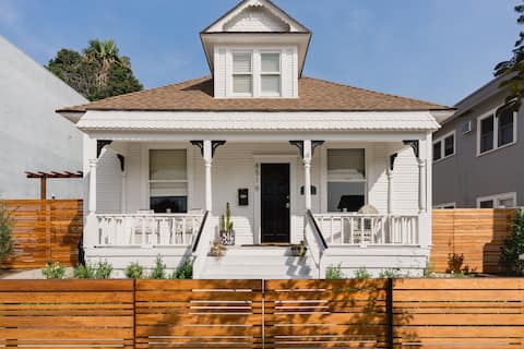 A chic historic home near restaurants and hiking