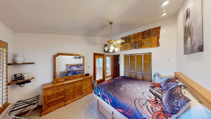 Master Bedroom #1 With King Bed