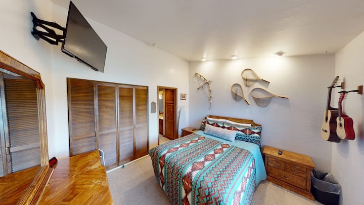 Master Bedroom #2 With Queen Bed