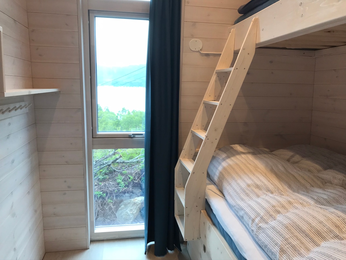 Bedroom 2 "Flobjørn" with 120 double bed and 75 cm bunk bed