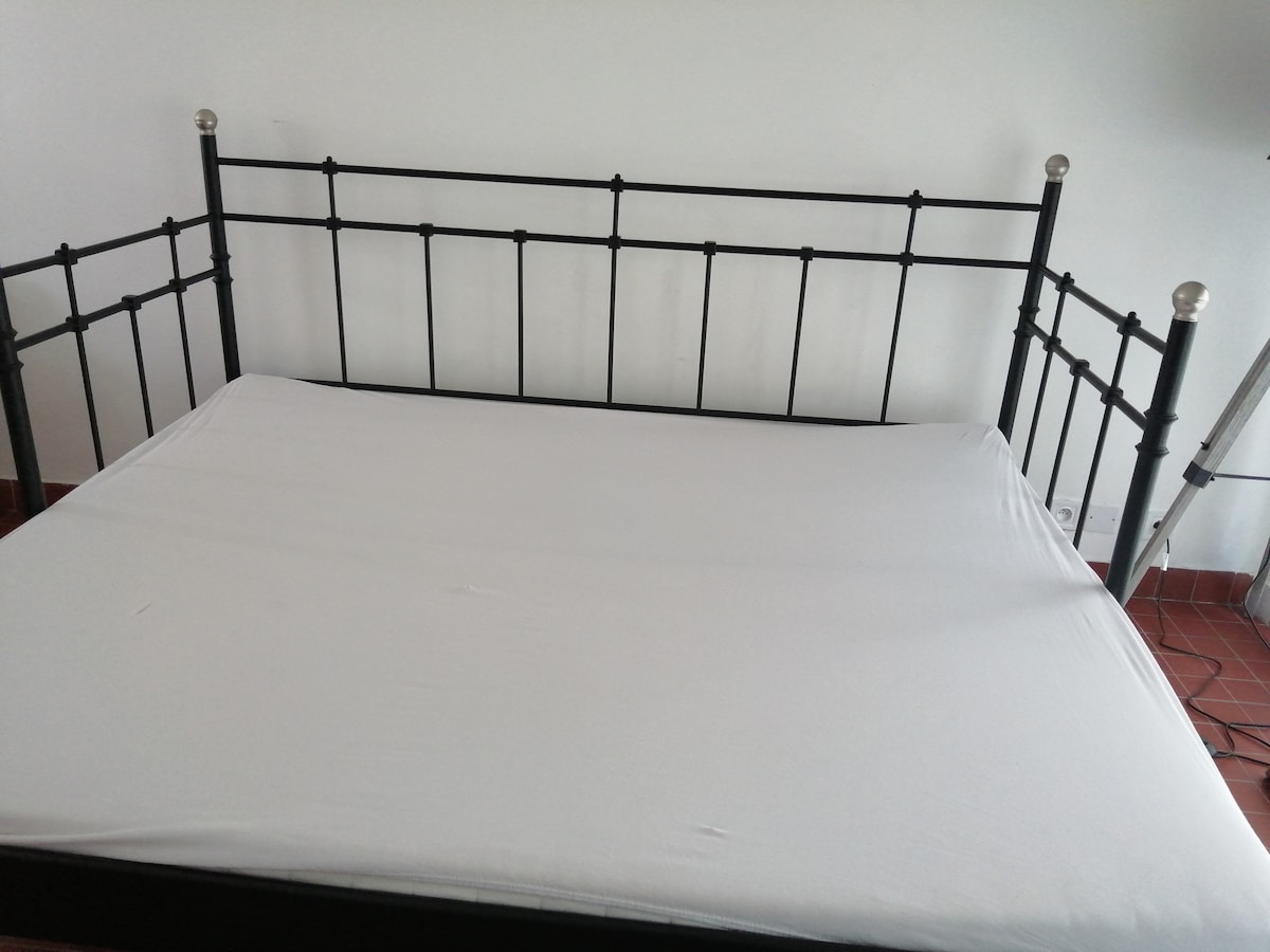 спиење во дневната соба 140 за две или едно лице, ако не ја отвориме 