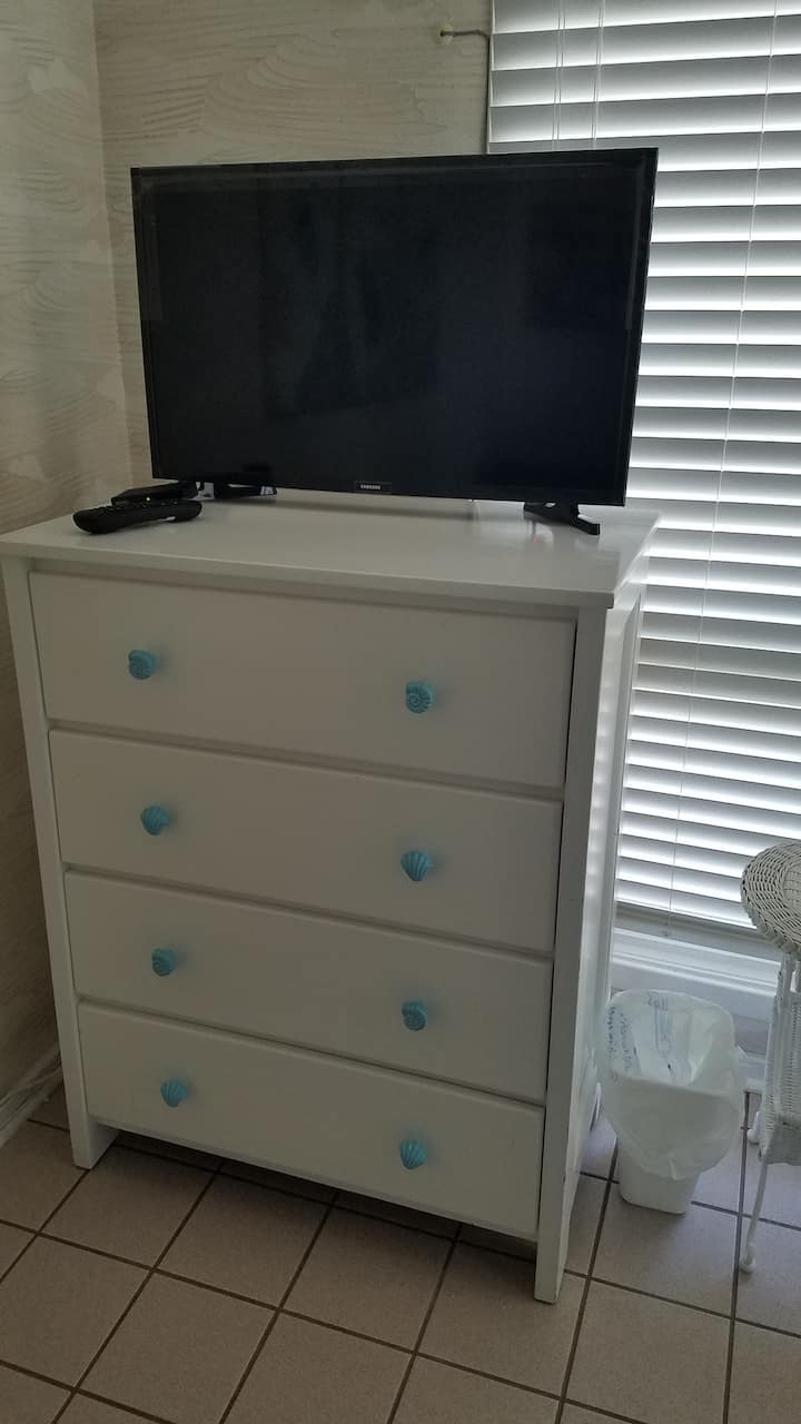 Телевизор с плосък екран на първия етаж