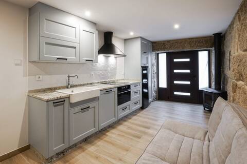 Tiny house one step away from Allariz: O Sobrado
