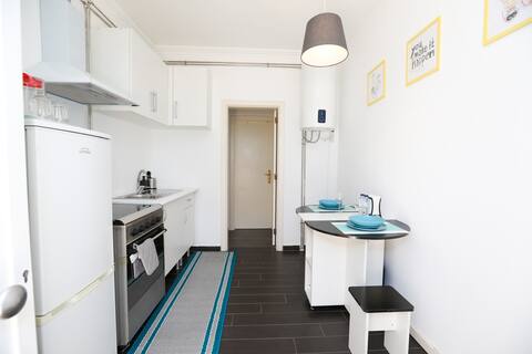Cozy house-B private entrance and kitchen bathroom