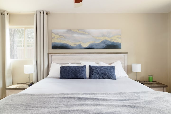 King sized, high quality medium-firm memory foam mattress with plenty of pillows. Extra blanks for cold winter nights!