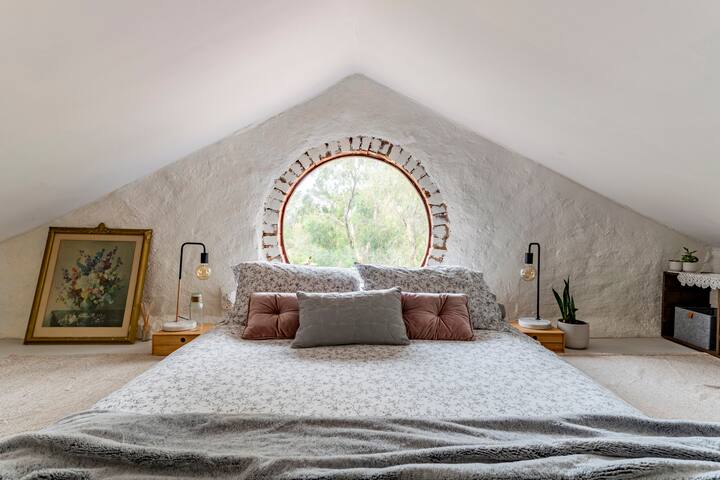 Სხვენის საძინებელი